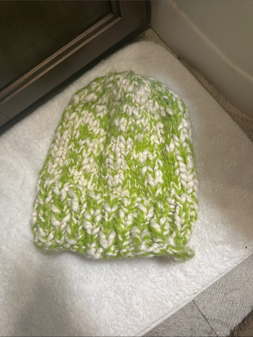Source Unknown Green and White Chunky Knit Beanie